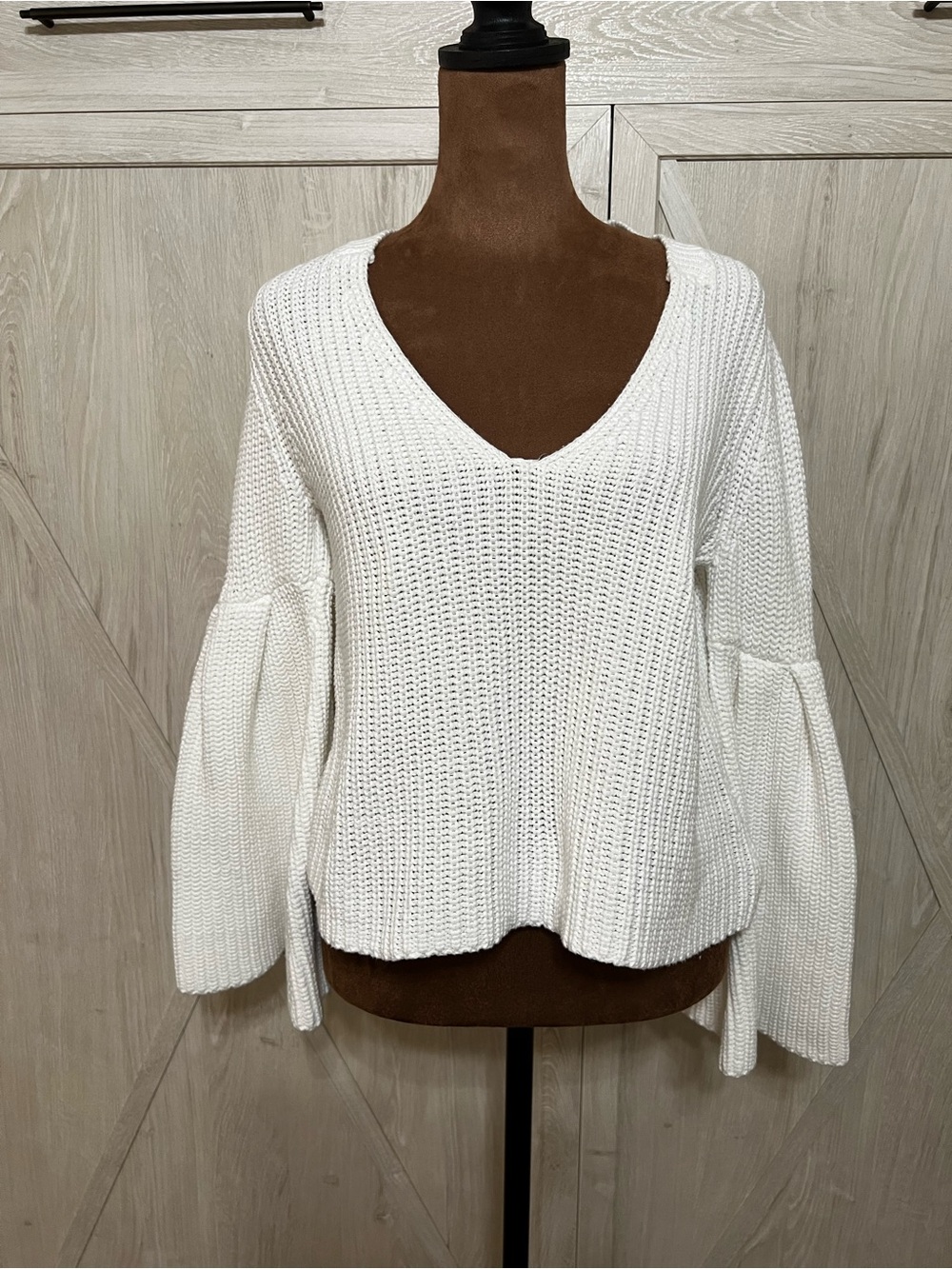 Free People Damsel Sweater Womens XS White Cotton Knit V-Neck Bell Sleeve Chunky